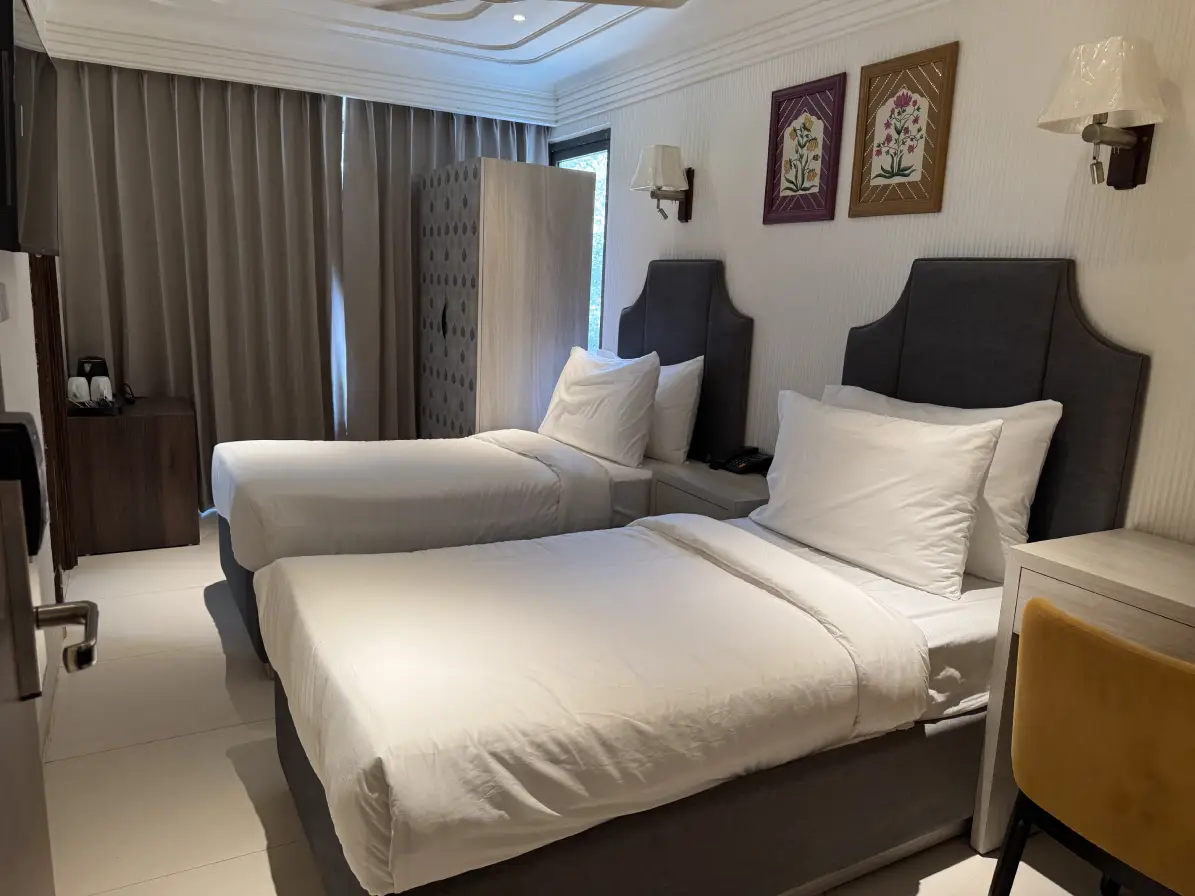 Twin Bed Room