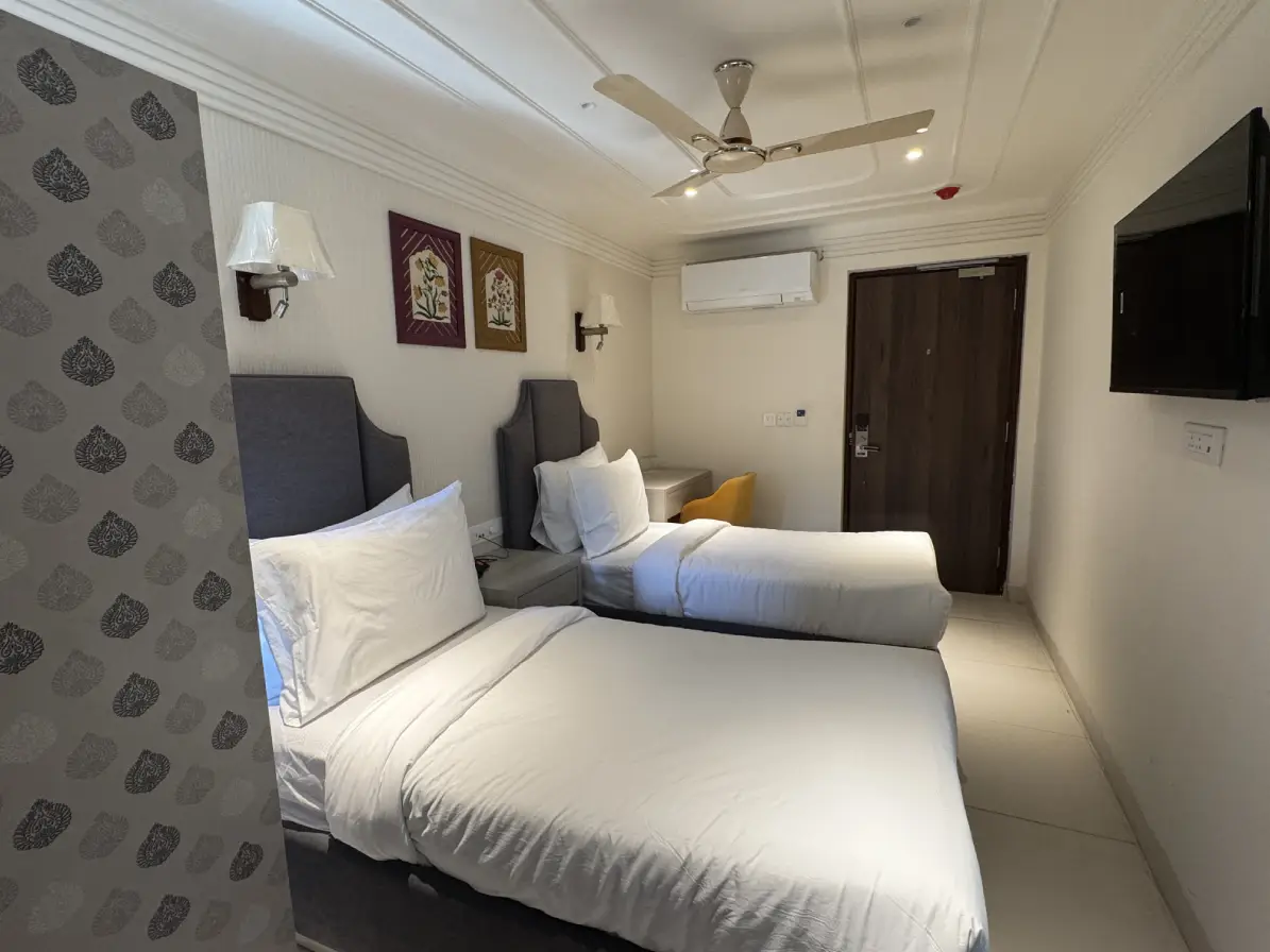 Twin Bed Room