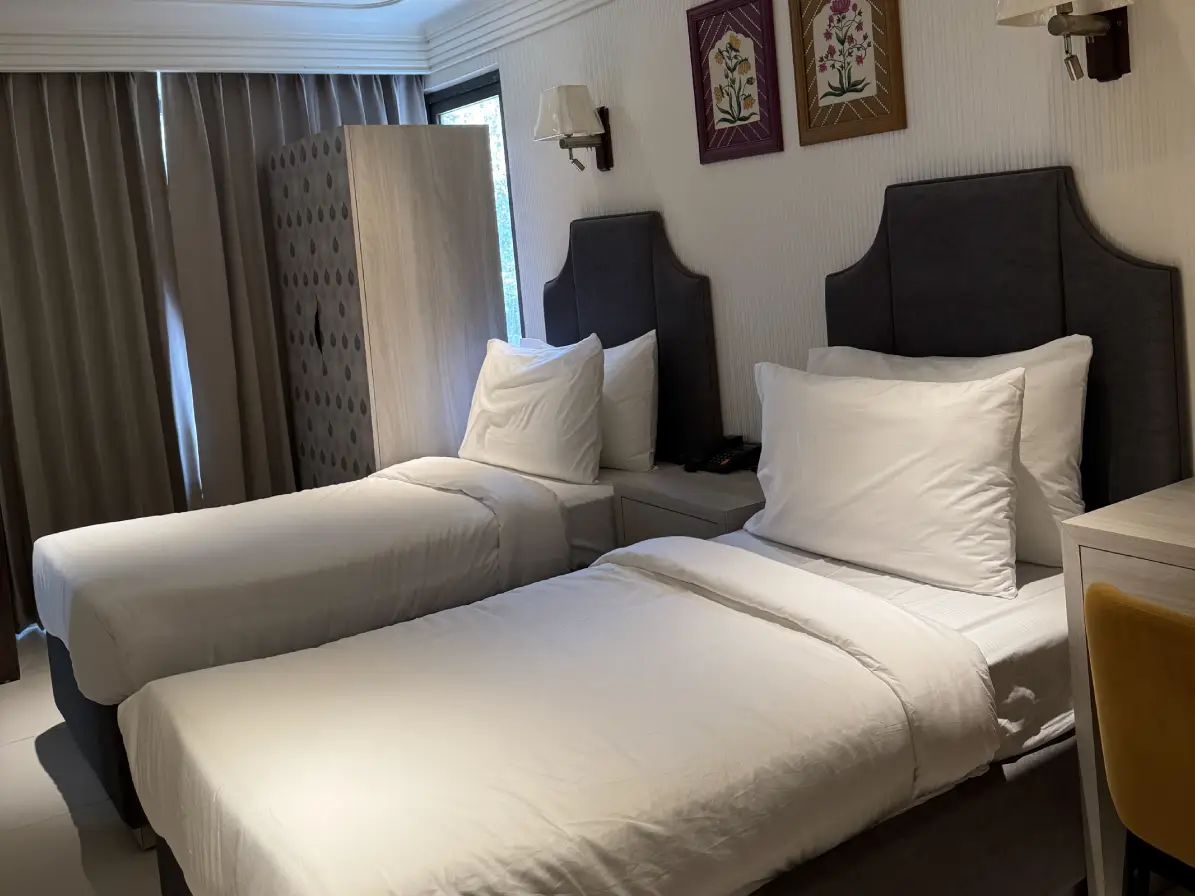 Twin Bed Room