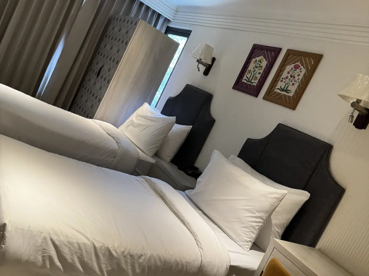 Twin Bed Room